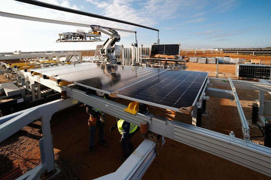 Spain is making progress on the construction of its first fully automated solar park using robotics.